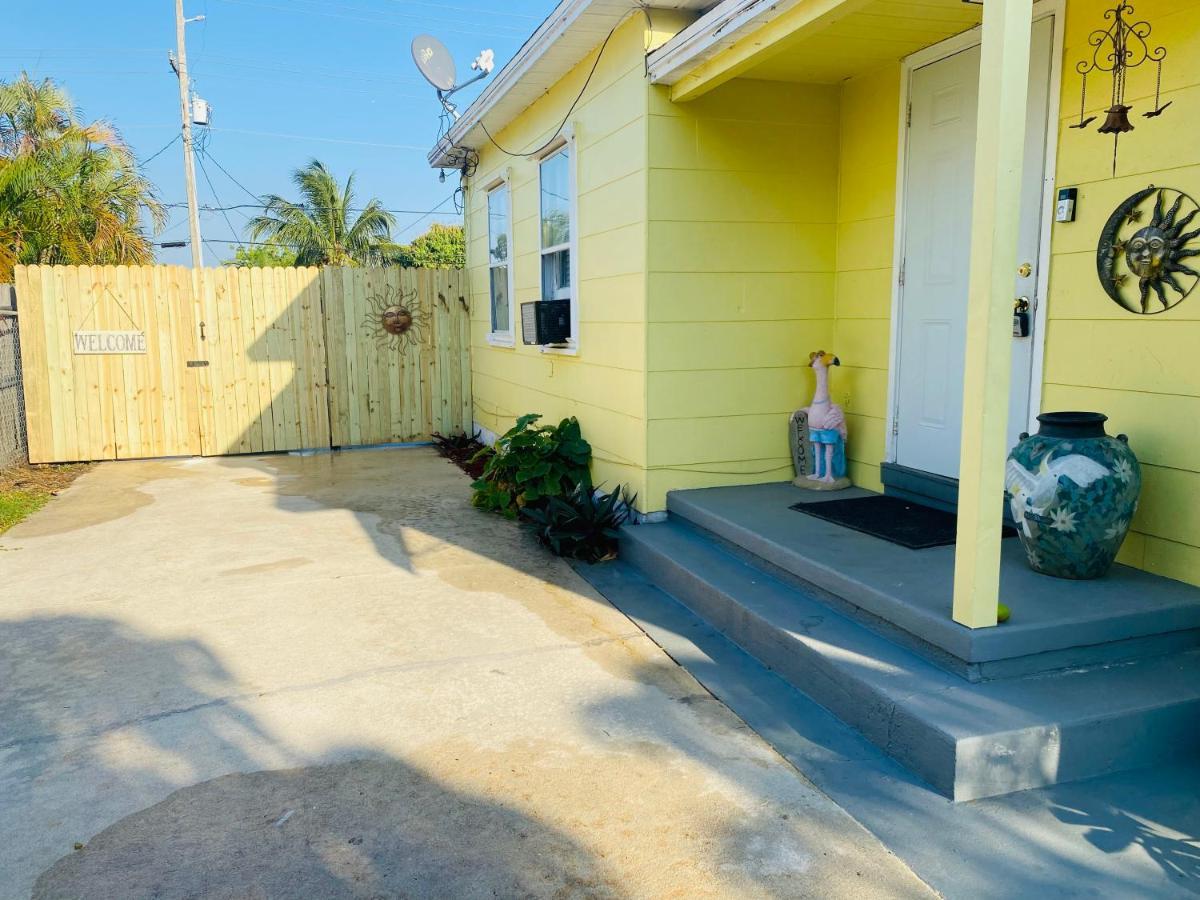 5 Min To Beach Large Living Room Fenced Backyard Bbq Firepit Driveway Boat Parking Lake Worth Beach Kültér fotó