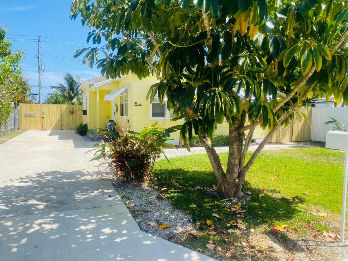 5 Min To Beach Large Living Room Fenced Backyard Bbq Firepit Driveway Boat Parking Lake Worth Beach Kültér fotó