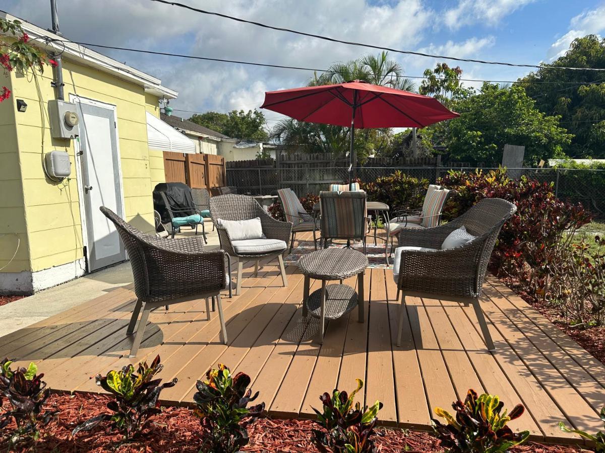 5 Min To Beach Large Living Room Fenced Backyard Bbq Firepit Driveway Boat Parking Lake Worth Beach Kültér fotó