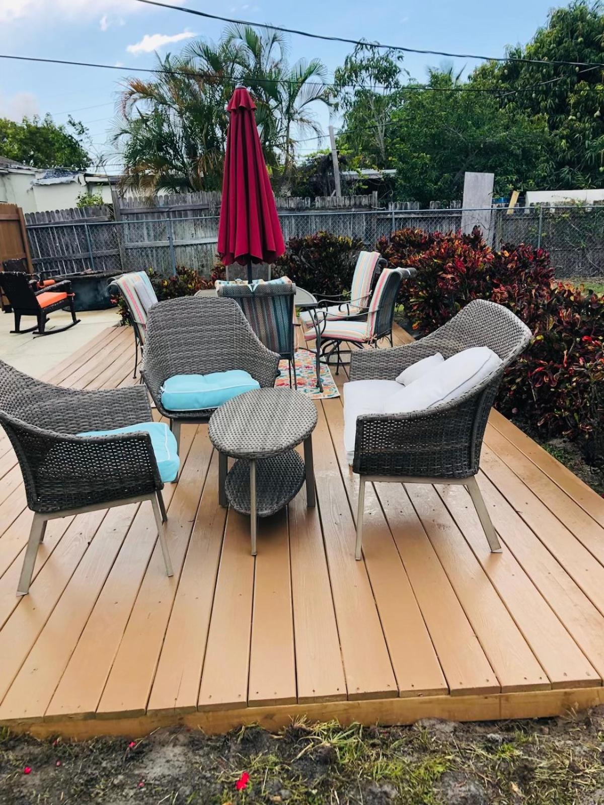 5 Min To Beach Large Living Room Fenced Backyard Bbq Firepit Driveway Boat Parking Lake Worth Beach Kültér fotó